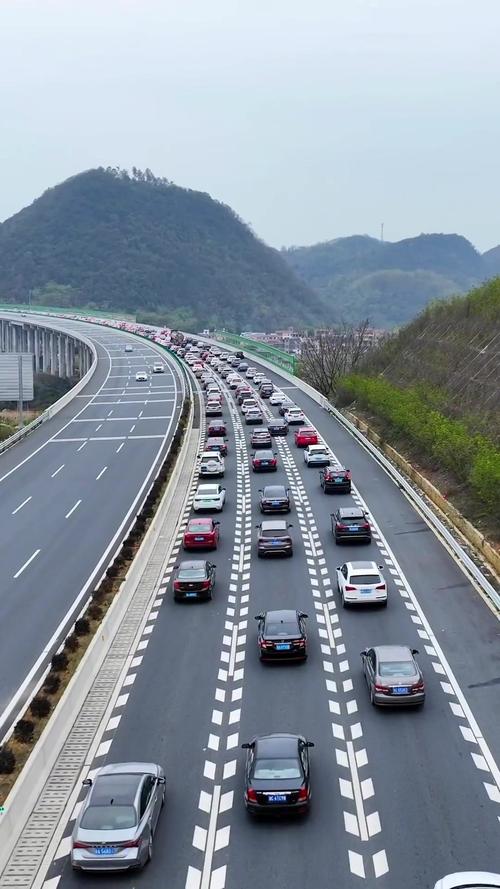 长假出行高峰路况 - 假期出行高速应该收费吗  第7张